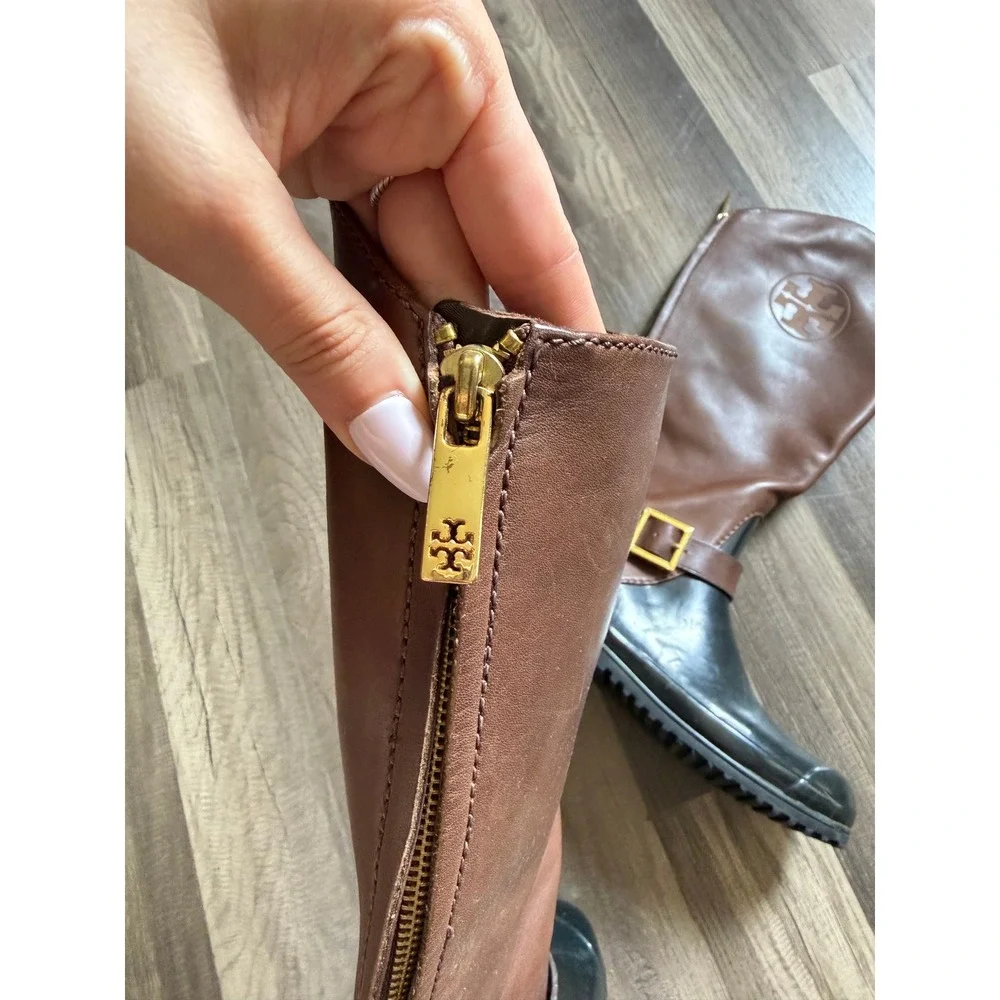 Tory Burch Rain Boots Womens Brown Black Good Tall Leather Rubber Logo Buckle
